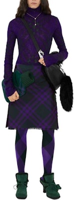 (W) Burberry Sweater Knit Lengan Panjang Turtleneck Colorblock Kasual. 80765071 Lookbook (W) Burberry Sweater Knit Lengan Panjang Turtleneck Colorblock Kasual. 80765071