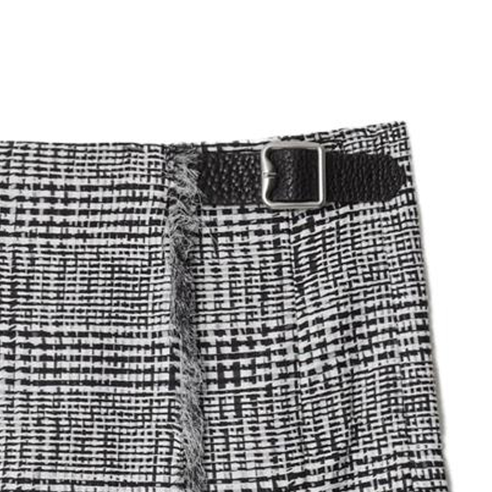 Sizing (W) Burberry 彎曲千鳥格中腰百褶裙 黑/白. 80830091