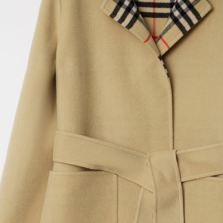 (Women) Burberry  Double-Sided Hooded Trench Coat in Solid Check Print Beige. 80938311 圖 8