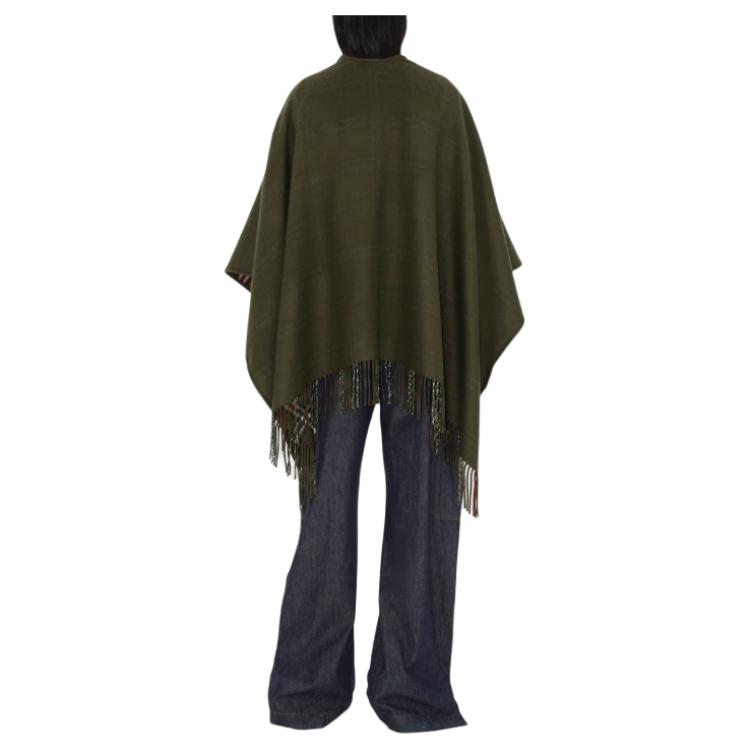 Sizing (Women) Burberry  Double-Sided Wool Shawl in Lake Blue. 8095256C1173