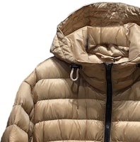 (W) 博柏利连帽羽绒夹克,拉链设计,抽绳腰,长袖款式。 80733121 Sizing (W) 博柏利连帽羽绒夹克,拉链设计,抽绳腰,长袖款式。 80733121