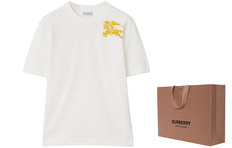 (Women) Burberry  Equestrian Knight Logo T-Shirt Salt Crystal Color. 80906431 圖 4