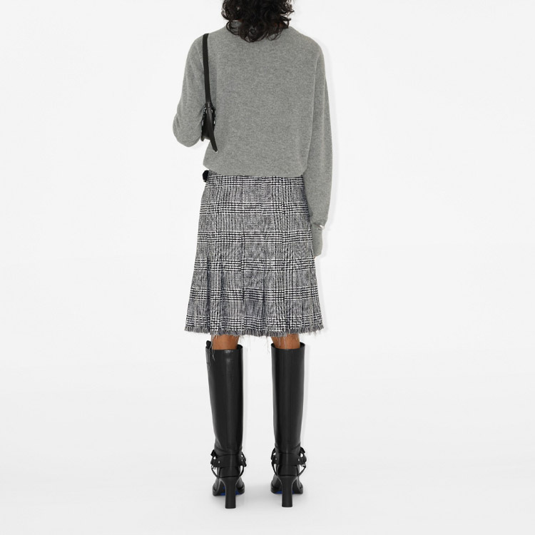 Purchase (Women) Burberry  Grey Long Sleeve Sweater with Solid Color and Pin Decoration. 80808511