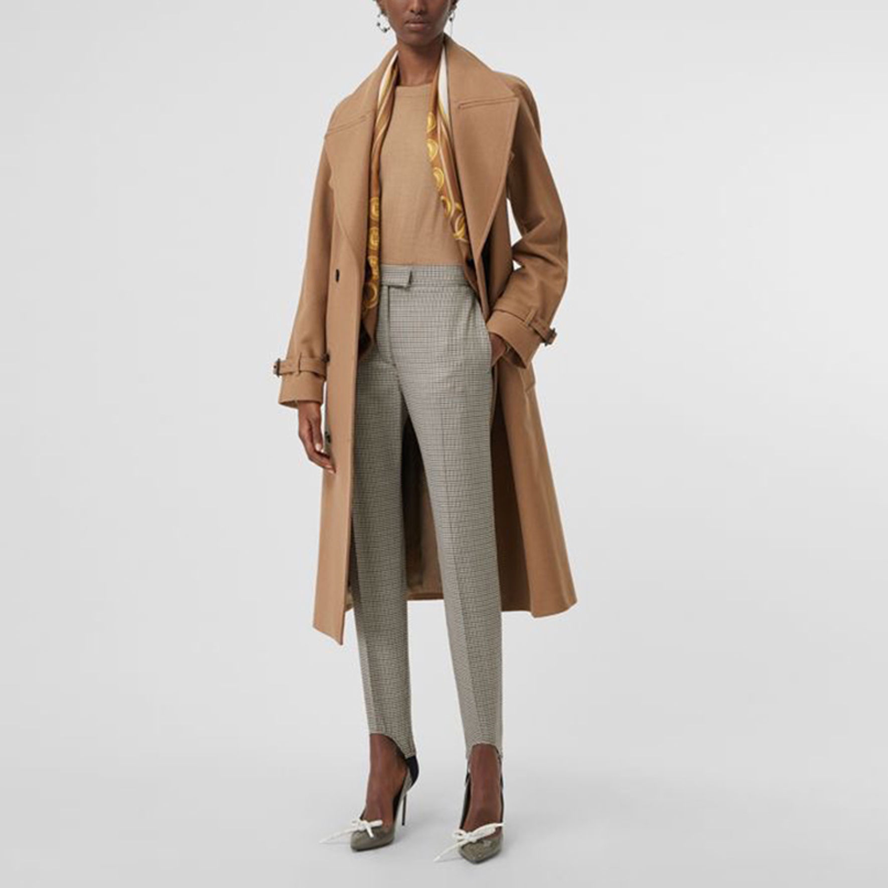 Purchase (W) Celana Casual Khaki Motif Houndstooth Burberry dengan Detail Stirrup. 80019521