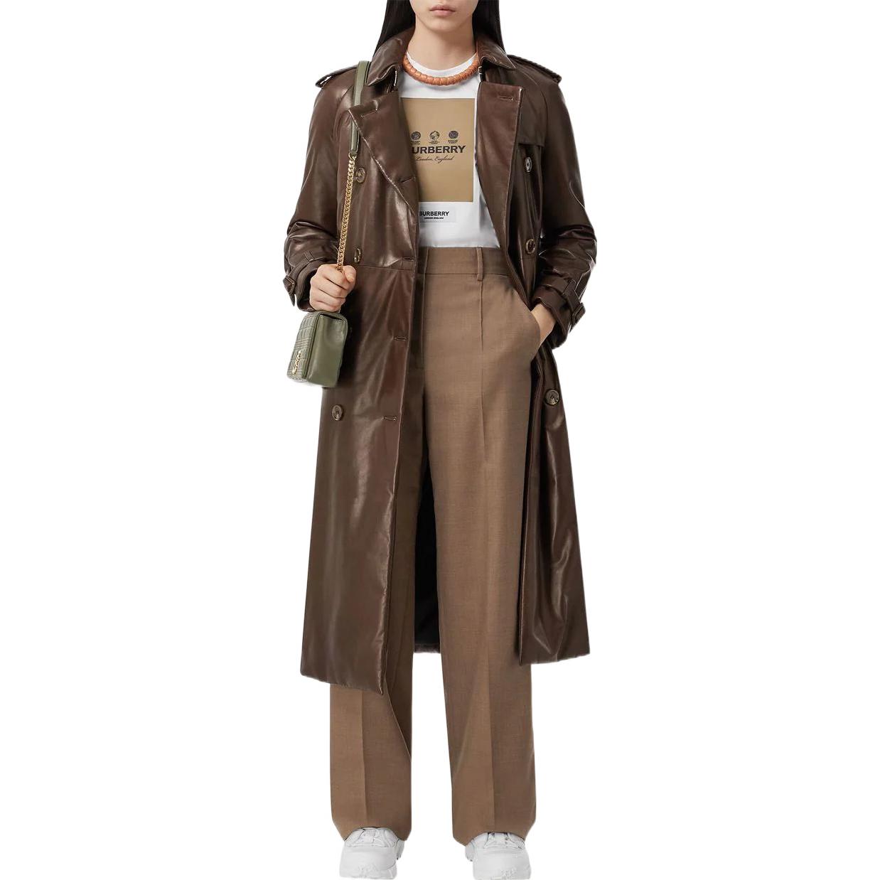 Lookbook (W) Burberry 標誌貼布白色圓領T恤 FW22。 80565431
