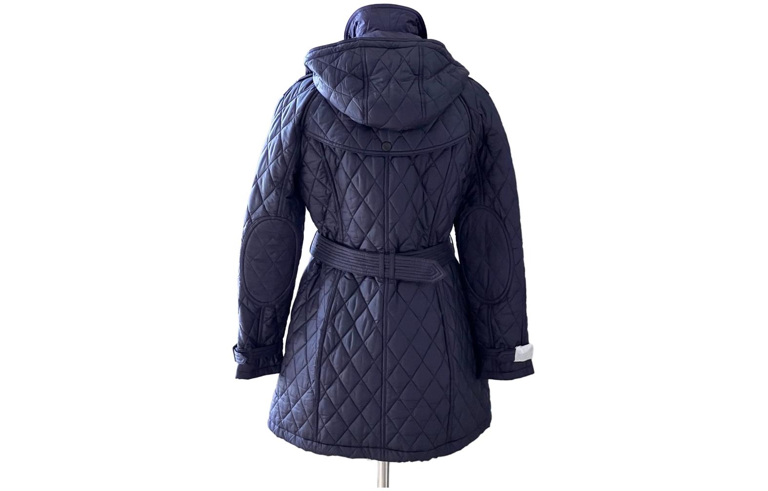 Lookbook (W) 버버리 롱 후드 패딩 코트 솔리드 컬러 벨트 디자인. 80613431