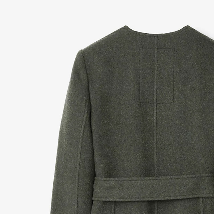 Sizing (W) Burberry Trench Coat Hijau Zaitun Sederhana dengan Pinggang Berikat. 80764621