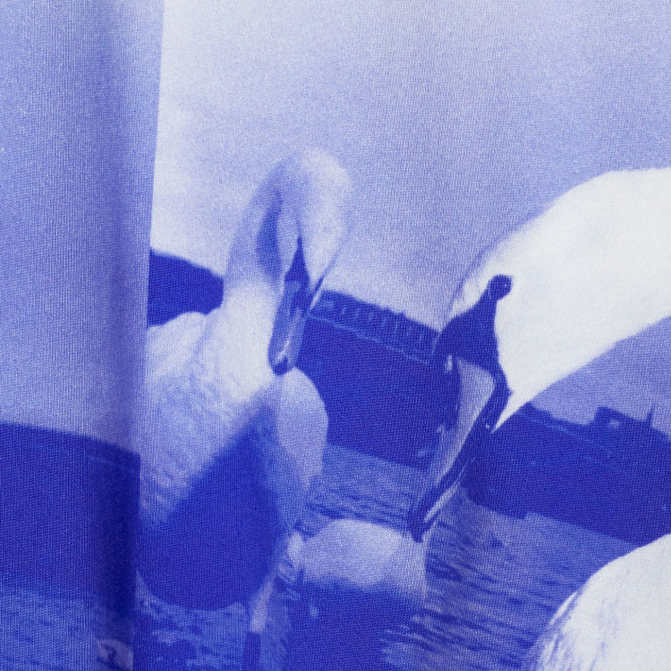 Sizing (W) Camiseta Blanca Burberry Oversized con Estampado Gráfico y Cuello Redondo. 80776111