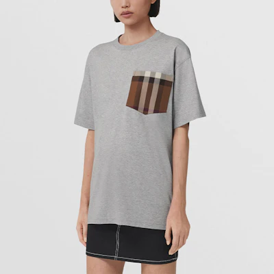 (W) 버버리 오버사이즈 그레이 체크 포켓 코튼 반팔 티셔츠 80489231 Lookbook (W) 버버리 오버사이즈 그레이 체크 포켓 코튼 반팔 티셔츠 80489231
