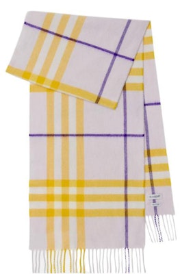 (W) Burberry 紫色羊絨圍巾附流蘇與經典格紋邊飾。 80795561 Lookbook (W) Burberry 紫色羊絨圍巾附流蘇與經典格紋邊飾。 80795561