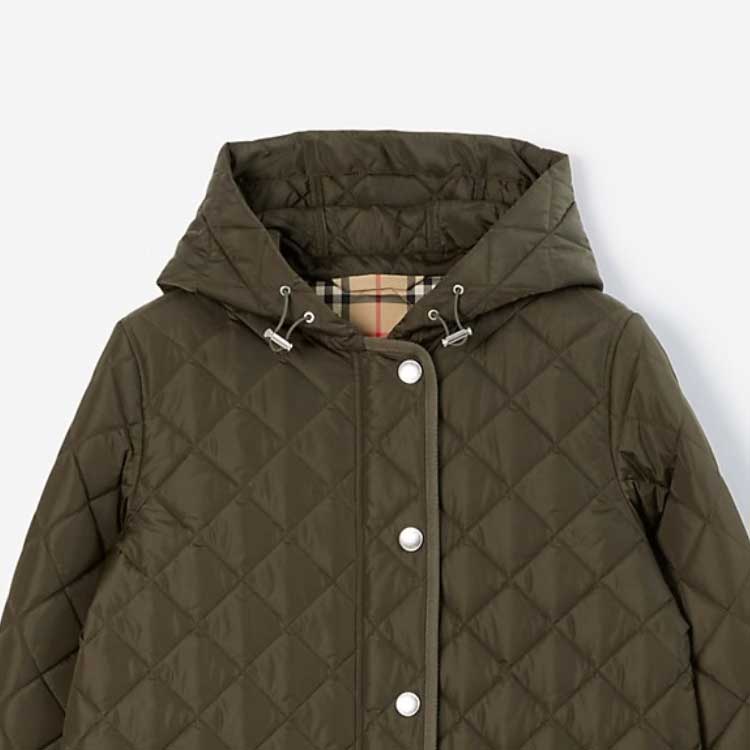 Lookbook (W) Burberry 深軍卡其色絎縫尼龍帽夾克外套. 80745231