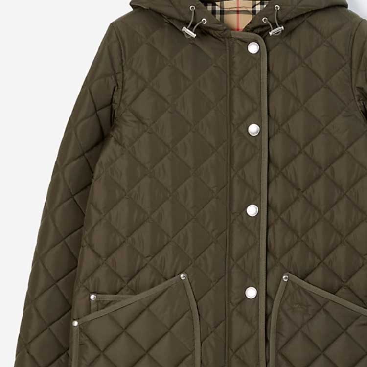 Shop (W) Burberry 深軍卡其色絎縫尼龍帽夾克外套. 80745231