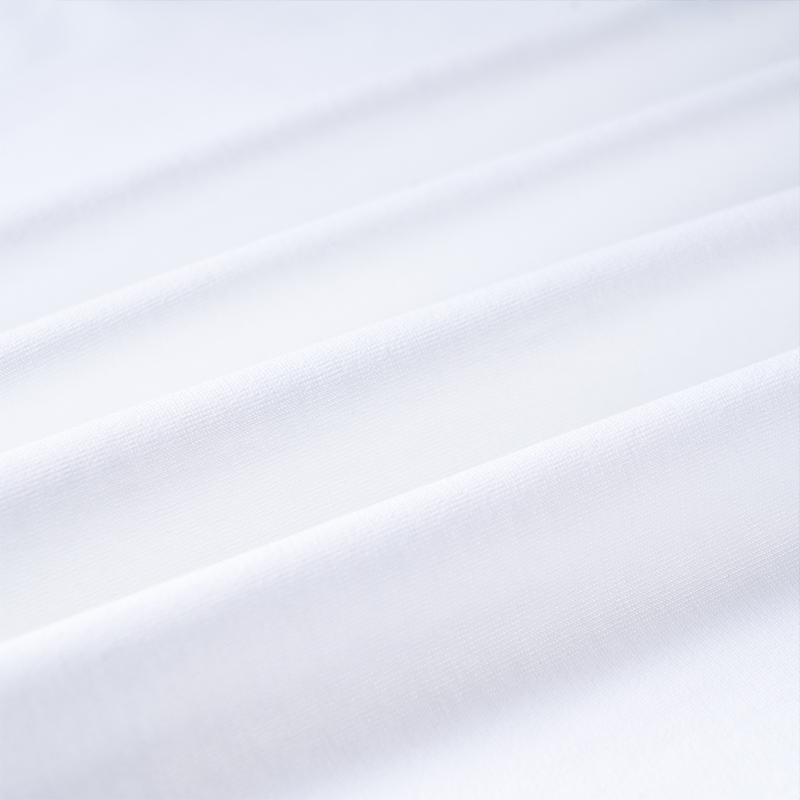 Sizing (W) Burberry Kaos Crewneck Merah Logo Huruf SS23 Regular Fit. 80709731