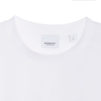 (W) Burberry Kaos Crewneck Merah Logo Huruf SS23 Regular Fit. 80709731 1