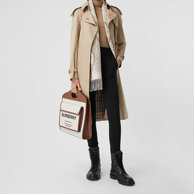 (Women) Burberry  Reversible Check Monogram Wool Scarf - White 80454511 圖 6