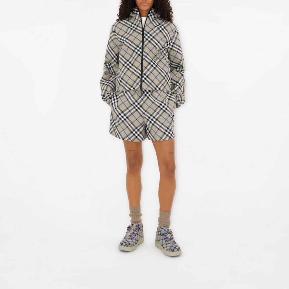 Details for (W) Chaqueta con capucha reversible Burberry Colorblock Check en verde musgo. 80883401