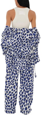 (W) Burberry Slim Knit Tank Top Logo Patch Warna Salt Crystal. 80882821 Purchase (W) Burberry Slim Knit Tank Top Logo Patch Warna Salt Crystal. 80882821