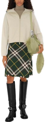 (W) Burberry Jaket Berzip Bercap Warna Padu Off-White. 80825121 Shop (W) Burberry Jaket Berzip Bercap Warna Padu Off-White. 80825121