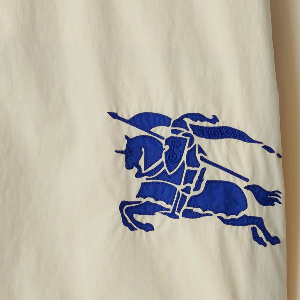 Sizing (W) 버버리 솔리드 컬러 후드 지퍼 자켓 오프 화이트. 80825121