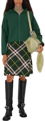 (W) Burberry Jaket Pendek Berhud Zip Warna Hijau. 80825111 Shop (W) Burberry Jaket Pendek Berhud Zip Warna Hijau. 80825111