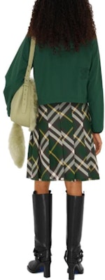 (W) Burberry Jaket Pendek Berhud Zip Warna Hijau. 80825111 Purchase (W) Burberry Jaket Pendek Berhud Zip Warna Hijau. 80825111