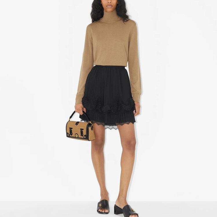 Lookbook (Women) Burberry  Solid Color Lace Pleated Short Casual Skirt. 80678191
