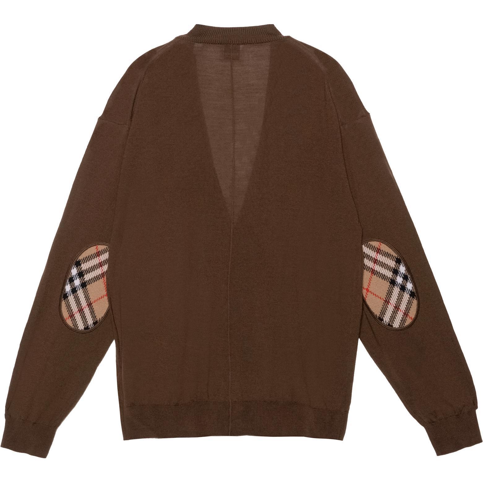 Lookbook (W) Burberry Cardigan Rajut Coklat V-Neck Kancing Depan Solid. 80211781