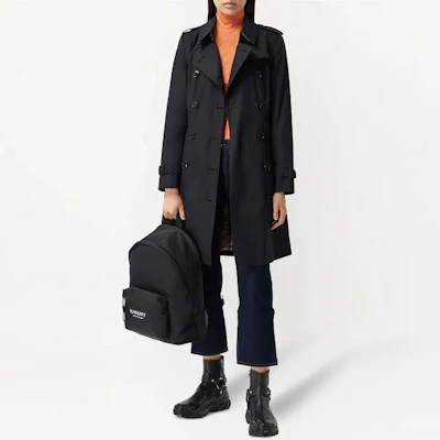 (W) 博柏利 2022春夏黑色双排扣长款风衣 80457771 Lookbook (W) 博柏利 2022春夏黑色双排扣长款风衣 80457771