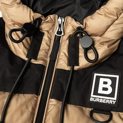 (W) Burberry 黃色拼接連帽羽絨外套. 80613371 Details for (W) Burberry 黃色拼接連帽羽絨外套. 80613371