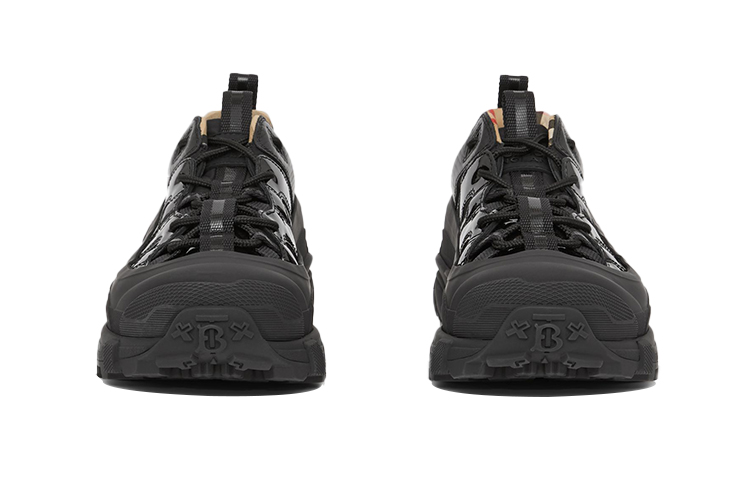 Lookbook (W) Burberry Arthur 'Nilon Hitam dan Kulit Patent' 80361661