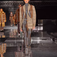 Sizing (W) Pantalones Cortos Mujer Burberry Bike Marrón Check Stretch SS21 45667661
