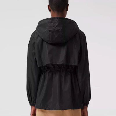 (W) Burberry 黑色輕便連帽抽繩腰身外套 80429011 Sizing (W) Burberry 黑色輕便連帽抽繩腰身外套 80429011
