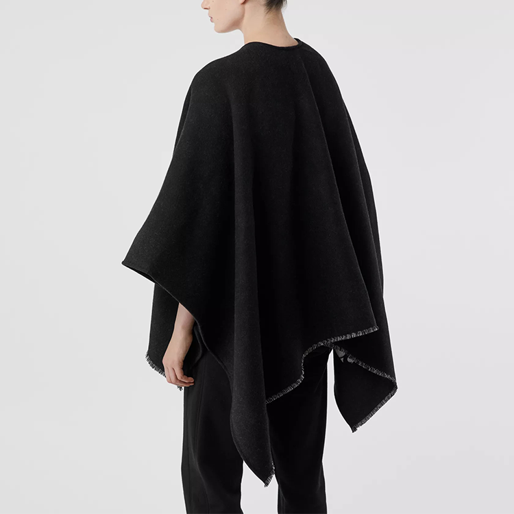 Shop (W) Burberry 黑色印花Logo開襟披肩外套 80217951