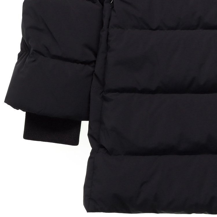 Sizing (W) Burberry 黑色中長款拉鍊羽絨外套附可拆卸帽 80186901