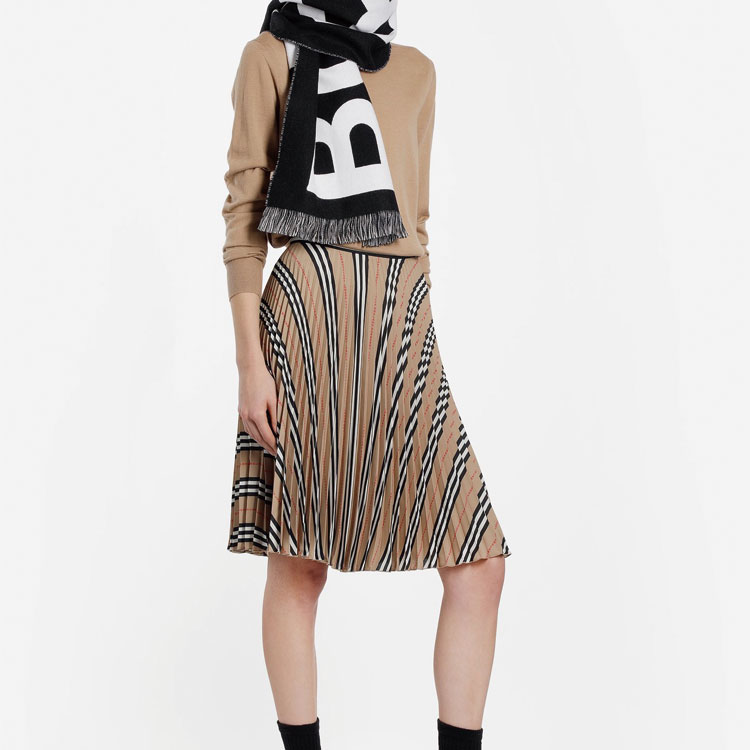 Sizing (W) バーバリー キャメル ソリッド クルーネック カジュアル ニット セーター 8017020