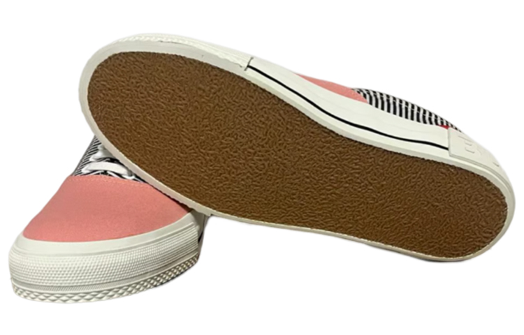 Shop (W) バーバリー キャンバス ピンク ローカットスニーカー
```Burberry canvas pink low-cut sneakers``` 80313621