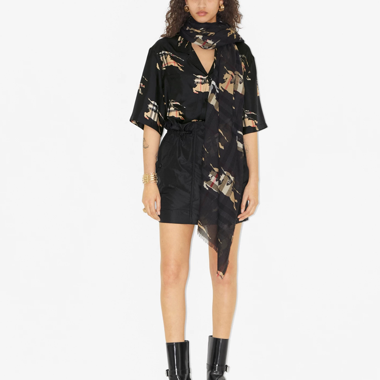 (Women) Burberry Check Patch Equestrian Knight Logo Wool Scarf Women Black. 80710461 圖 5