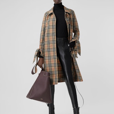 (W) Abrigo Casual Amarillo de Burberry con Estampado de Cuadros y Corte Clásico. 80322211 Details for (W) Abrigo Casual Amarillo de Burberry con Estampado de Cuadros y Corte Clásico. 80322211