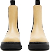 博柏利小牛皮舒適休閒短中筒切爾西靴女款奶油色 Lookbook 博柏利小牛皮舒適休閒短中筒切爾西靴女款奶油色