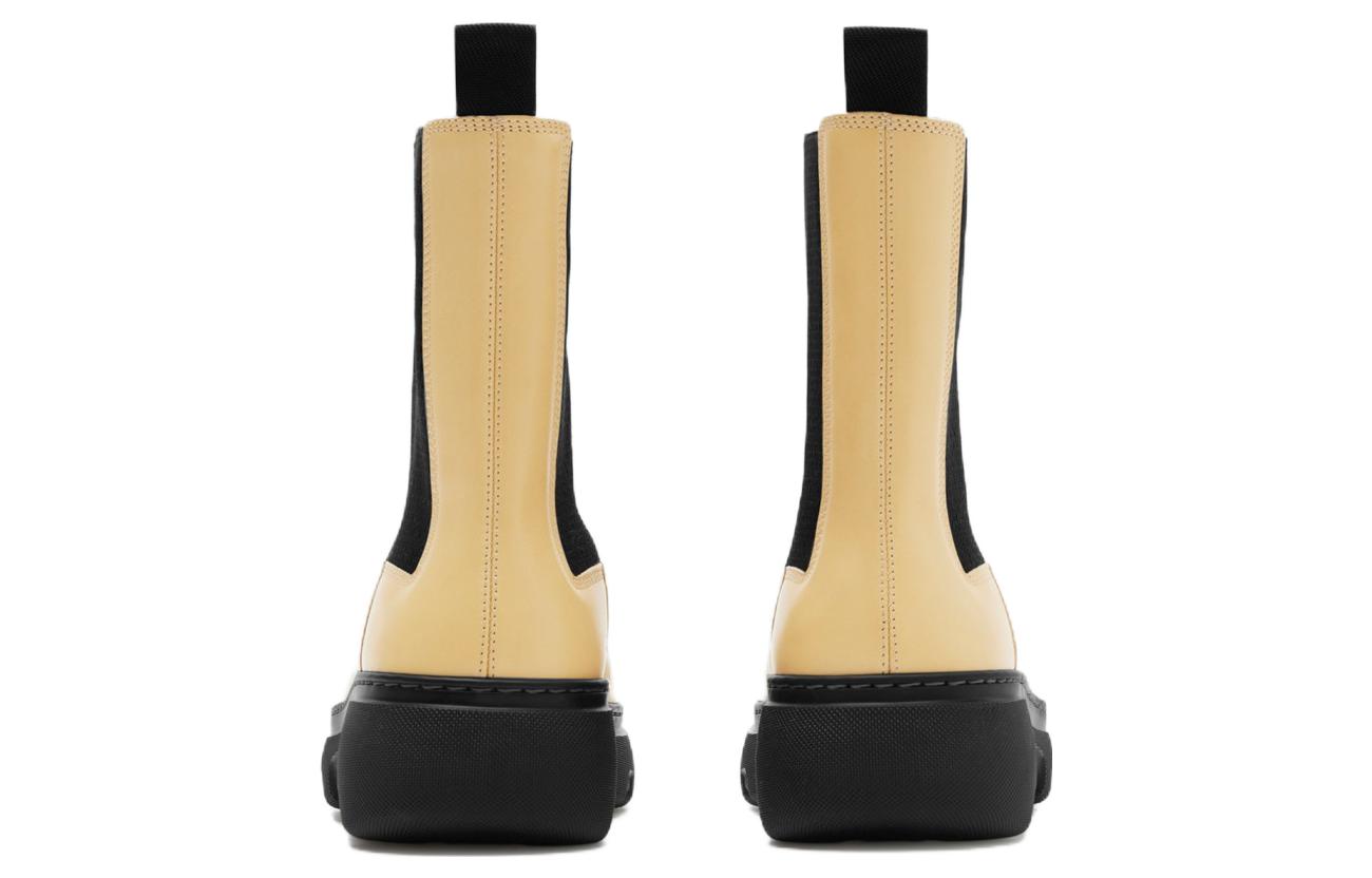 Shop 博柏利小牛皮舒適休閒短中筒切爾西靴女款奶油色