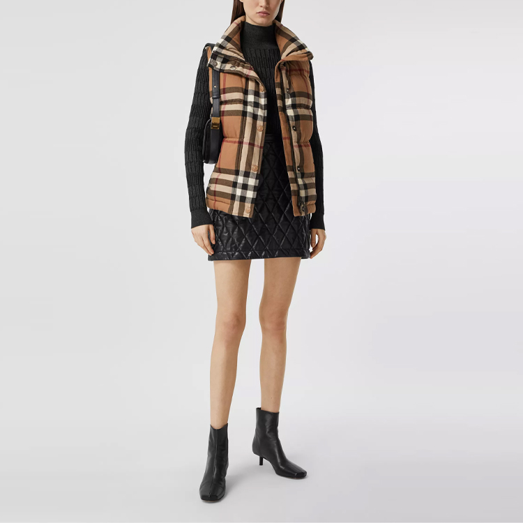 Lookbook (W) バーバリー クラシックチェック ダウンベスト バーチブラウン 80361351