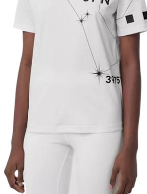 (W) Burberry Constellation Letter Crewneck T-Shirt FW22 Putih Tee Wanita. 80614171 Purchase (W) Burberry Constellation Letter Crewneck T-Shirt FW22 Putih Tee Wanita. 80614171