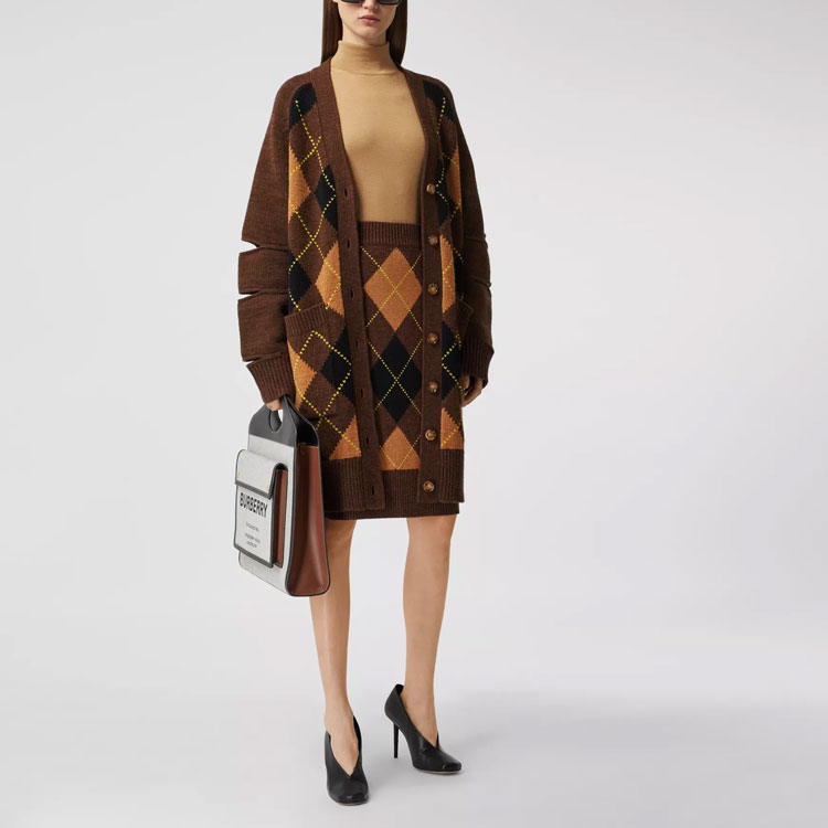 Lookbook (W) Burberry Gaun Kasual Panjang Tenun Berlian Berwarna-Warni 80372421