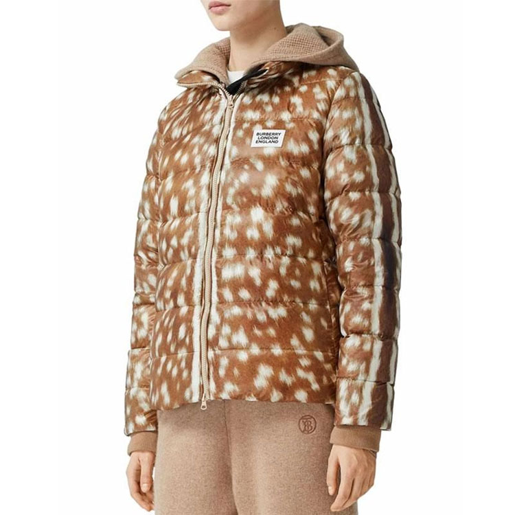 Lookbook (W) Burberry Jaket Pendek Down Puffer Motif Fawn Warna Honey 80228361