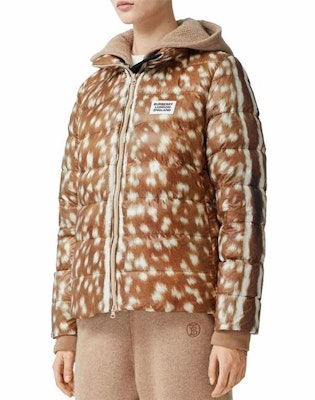 (W) Burberry Jaket Pendek Down Puffer Motif Fawn Warna Honey 80228361 Lookbook (W) Burberry Jaket Pendek Down Puffer Motif Fawn Warna Honey 80228361