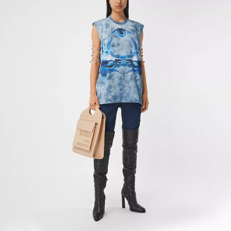 Lookbook (W) Burberry Kaos Lengan Pendek Pola Hiu Navy Biru 45680041