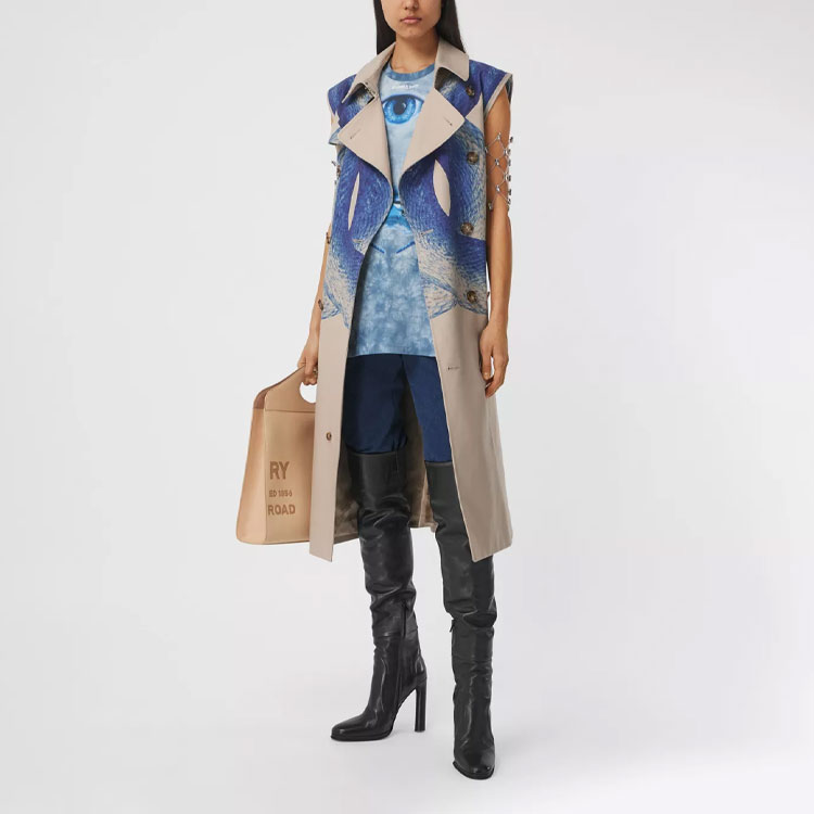 Shop (W) Burberry Kaos Lengan Pendek Pola Hiu Navy Biru 45680041