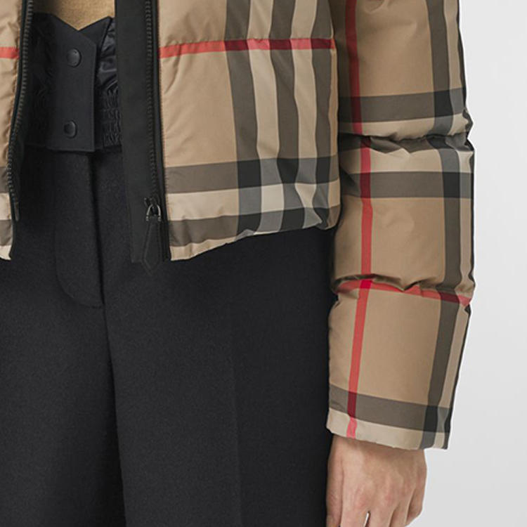 Details for (W) Burberry FW21 米色格紋高領羽絨外套. 80459551