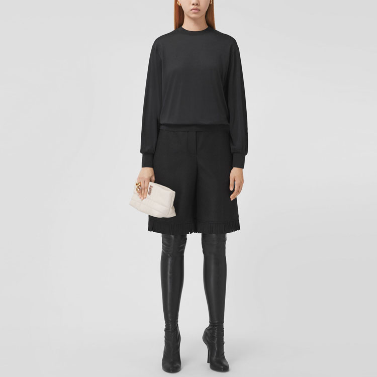 Lookbook (W) Burberry FW21 Jersey Negro de Manga Larga con Monograma Seda-Algodón. 80462801