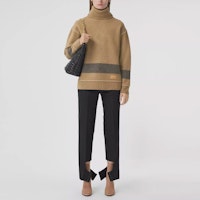 (W) Burberry FW21 Sweater Turtleneck Kasmir Detail Stripe Solid Camel. 80450341 Lookbook (W) Burberry FW21 Sweater Turtleneck Kasmir Detail Stripe Solid Camel. 80450341